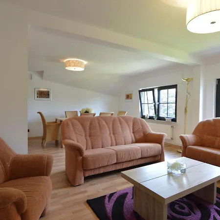 With Private Garden & Terrace Apartament *